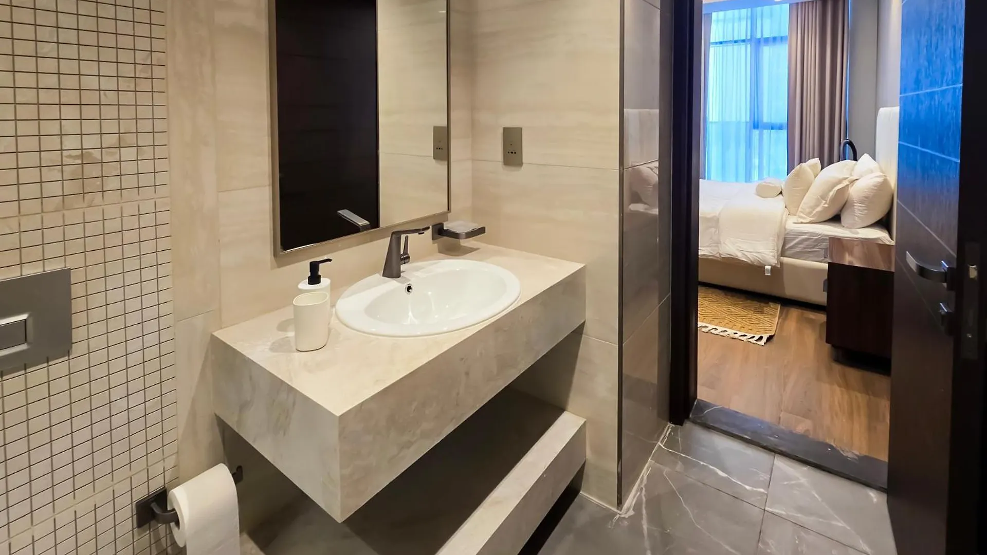 Luxury 1-Br In Business Bay Apartment Dubai