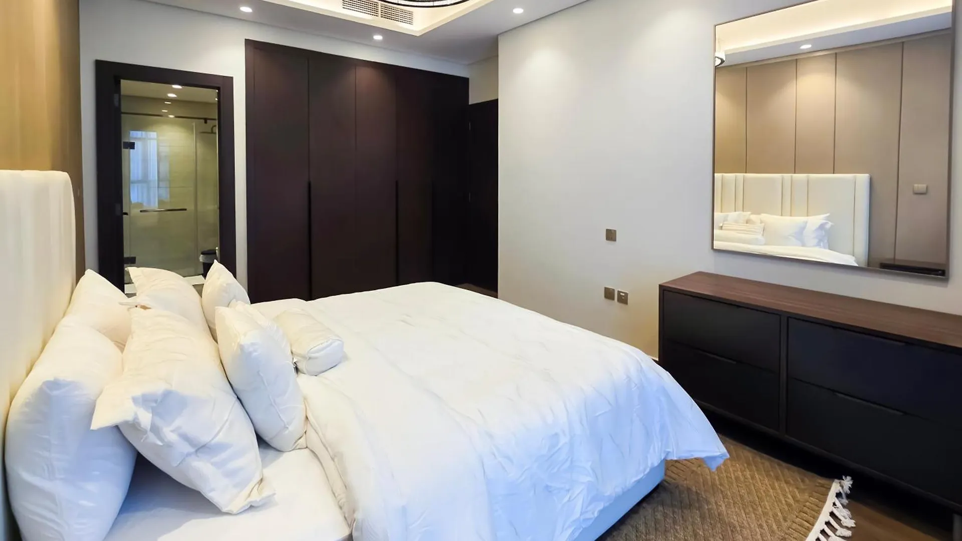 Luxury 1-Br In Business Bay Apartment Dubai